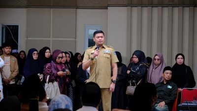 Melayat ke Rumah Duka Almarhum Ustad Usman Jasad, Bupati Adnan Sampaikan Duka Mendalam