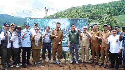 Tingkatkan Produktivitas Lahan, Pj Gubernur Sulsel dan Pj Bupati Takalar Lakukan Penanaman Agroforestri Pangan