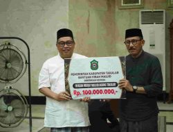 Tarwih Perdana, Pemkab Takalar Beri Ratusan Juta untuk Masjid Agung