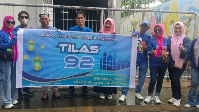 Gelar Amaliah Ramadhan, Alumni Tilas 92 Makassar Berbagi Ratusan Takjil ke Pengguna Jalan