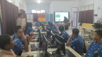 Kepsek SMPN 18 Makassar Pantau Langsung Kelas Usai Libur Ramadhan