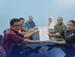 Plt Kadisdik Tandatangani dan Serahkan SK Pengurus K3S SMPN Makassar