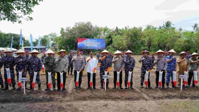 Pangdam XIV/Hasanuddin Bersama Forkopimda Sulsel Dampingi Kunker KASAL di Takalar