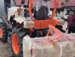 Wujudkan Swasembada Pangan, Bupati Dg Manye Serahkan Bantuan Traktor Roda Empat ke Petani Takalar