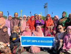 Peringati Hardiknas, Kepsek SMPN 40 Makassar Ikuti Upacara Bendera di Lapangan Karebosi