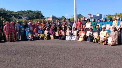 Harumkan Nama Daerah, SMAN 2 Pinrang Terima Penghargaan di Puncak Peringatan Hardiknas 2025