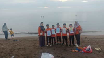 Peringati Hari Sampah, SDN Minasa Upa Bersihkan Sampah di Pantai Biru