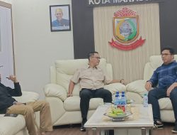 Ketua DPRD Supratman Terima Nama PAW Almarhum Ruslan Mahmud dari KPU Makassar