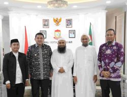 Wali Kota – Wawali Makassar Salat Idul Adha di Lapangan Karebosi Bersama Ust Das’ad Latif