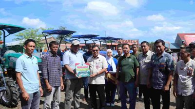 100 Hari Kerja, Daeng Manye Serahkan Bantuan Alsintan untuk Petani di Takalar