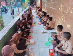 Usai Senam Pagi Bersama, Siswa SDN Balang Boddong Gelar Sarapan Bersama