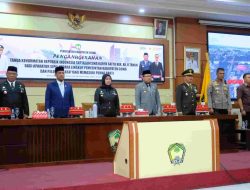 Mengabdi Puluhan Tahun, Bupati Husniah Serahkan Penghargaan Satyalancana ke ASN Lingkup Pemkab Gowa