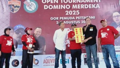 Kilat Karaka Wakili Ketua IKA Smandel Makassar Buka Turnamen Domino Merdeka 2025