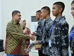 Apresiasi Paskibraka Makassar, Munafri – Aliyah Beri Sertifikat, Pin Emas, hingga Beasiswa
