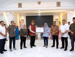 Pemkab Gowa Salurkan Bantuan Kemensos RI untuk Warga Terdampak Angin Kencang