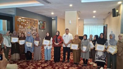 Wagub Sulsel Serahkan Santunan Kematian bagi Ahli Waris Korban Bencana Sosial