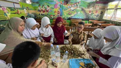 SDI Malbert I Ikut Sukseskan Gerakan Makan Buah dan Produksi 10000 Liter Eco Enzyme