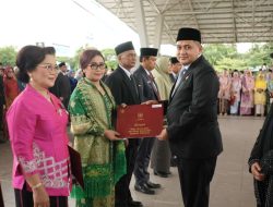 Wali Kota Munafri Anugerahkan Satyalencana Karya Satya ke-830 PNS Pemkot Makassar