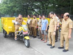 Tingkatkan Kebersihan, Wali Kota Munafri Tinjau Armada Baru Pengangkut Sampah di Makassar