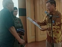 Penyair Aspar Paturusi Dapat Apresiasi dari Paguyuban Purnabhakti Pegawai Kemenpora RI