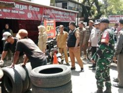 Tegakkan Perda dan Perwali, Lurah Parang Layang Tertibkan PKL di Jalan Bandang dan Buru