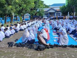 Perkuat Akhlak dan Karakter di Bulan Ramadan, Siswa SMPN 40 Makassar Laksanakan Salat Dhuha Berjamaah