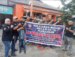 Relawan 76 Bagikan 200 Paket Takjil di Pekan Pertama Ramadan