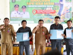 Komitmen Wujudkan Pelayanan Prima, Bupati Takalar Serahkan SK ke-393 Kepala Dusun