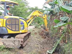 Atasi Banjir Tahunan di Manggala, Pemkot Makassar Turunkan Excavator Normalisasi Drainase Blok 10