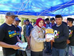 Pemkot Makassar – IKA Unhas Bagikan 300 Paket Sembako untuk Petugas Lapangan