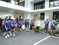 Wali Kota Munafri Lepas dan Ikut Lari Bersama Runners dari Halaman Balai Kota Makassar