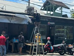 Puluhan Tahun Bertahan, PKL di Mariso Bongkar Lapak Secara Mandiri