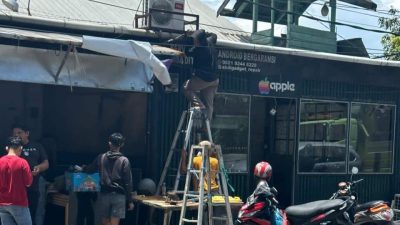 Puluhan Tahun Bertahan, PKL di Mariso Bongkar Lapak Secara Mandiri