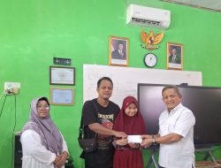 Orang Tua Siswa Meninggal Dunia, SDN Minasa Upa Serahkan Santunan Duka