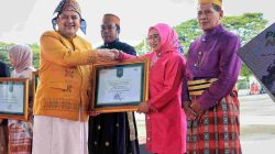 Komitmen Jadikan Pengembangan Aqidah Tahfidz, SMPN 6 Makassar Terima Penghargaan di Hardiknas 2026
