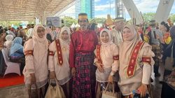Peringati Hardiknas 2026, Kepsek dan Guru SDN Rappokalling 67/1 Ikuti Upacara di Karebosi