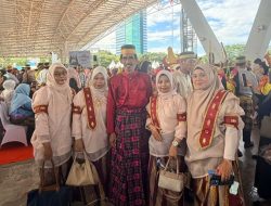 Peringati Hardiknas 2026, Kepsek dan Guru SDN Rappokalling 67/1 Ikuti Upacara di Karebosi