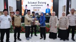 Bupati Gowa Sambut Kepulangan Jemaah Haji Kloter Lima