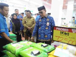 Jelang Nataru, PJ Sekda Makassar Tinjau Harga di Pasar Tradisional dan Swalayan