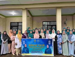 Ibu Bupati Bersama Ibu Wakil Bupati Takalar Berbagi Takjil Gratis ke Masyarakat