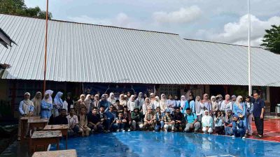 Amaliah Ramadhan, OSIS SMAN 8 Makassar Bagikan Paket Sembako ke Panti Asuhan