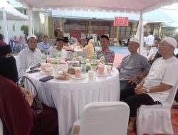 Gelar Buka Puasa Bersama, IKA Smandel Makassar Bagikan Sembako ke Guru Purna Bakti