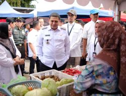 Kunjungi Gerakan Pasar Murah, Wali Kota Makassar Pastikan Harga Pangan Terjangkau