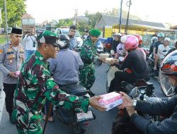 Perkuat Sinergitas, Dandim 1426 Bersama Polres Takalar, Gelar Berbagi Takjil Buka Puasa