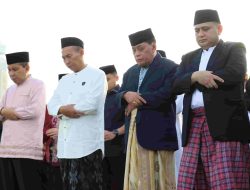 Wali Kota Makassar Ikuti Salat Idul Fitri 1446 H di Lapangan Karebosi
