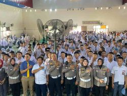 Pentingnya Keselamatan Berkendara, Kasat Lantas Polrestabes Berikan Sosialisasi di SMKN 2 Makassar