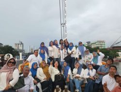 Angkatan 93 Smandel Makassar Gelar Halalbihalal di Kapal Phinisi