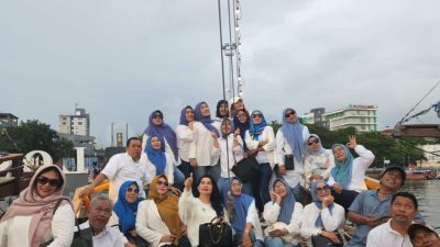 Angkatan 93 Smandel Makassar Gelar Halalbihalal di Kapal Phinisi