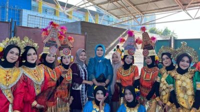Peringati Hardiknas, Kepsek SMPN 23 Makassar Ikuti Upacara di Lapangan Karebosi