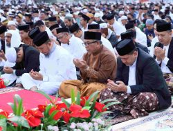 Munafri-Aliyah Bersama Ribuan Jemaah Salat Idul Adha di Lapangan Karebosi